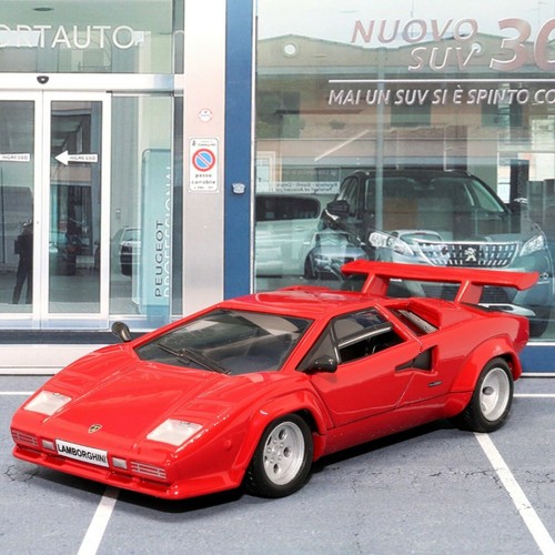 Modellino auto giocattolo